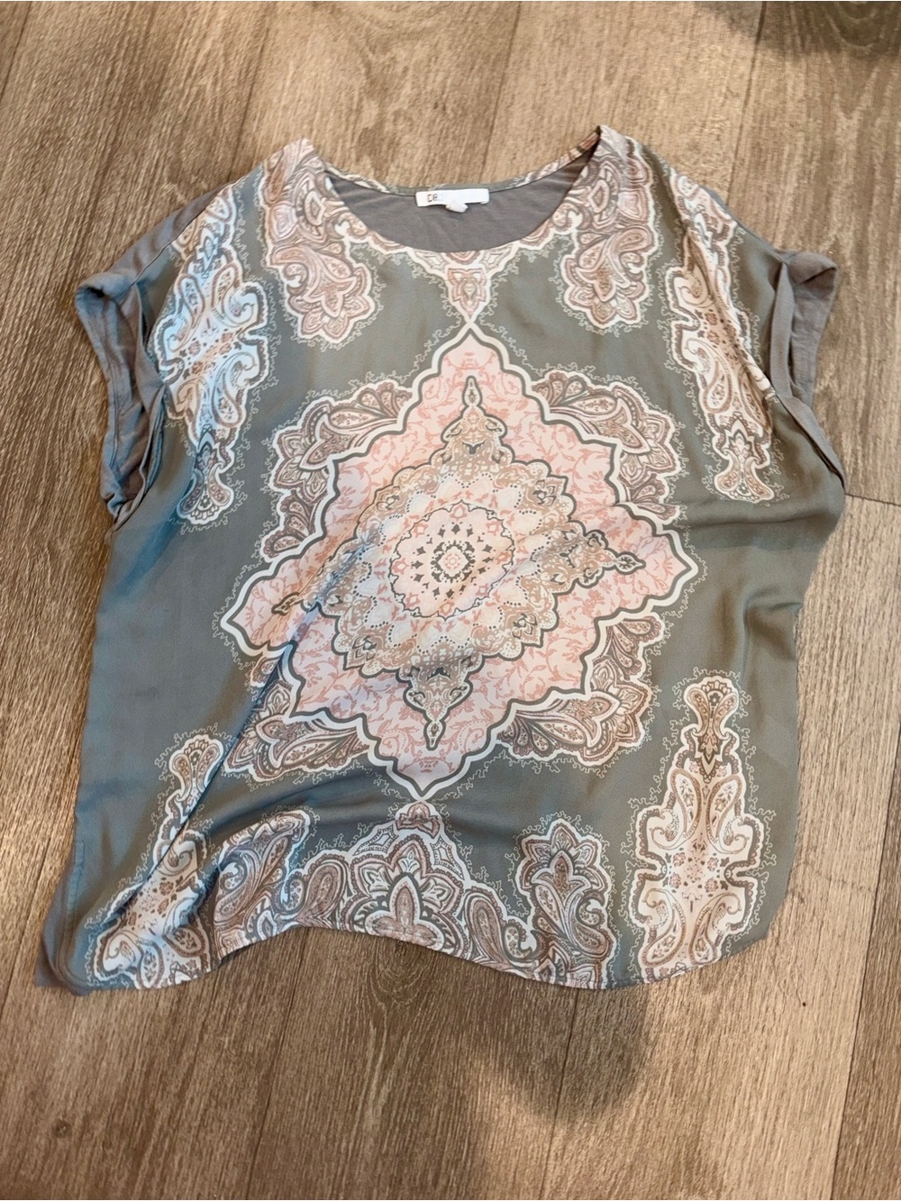 DR2 Paisley Medallion Short Sleeve Blouse in Pink and Gray